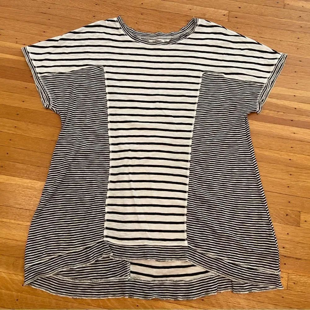 Soft Surroundings black/white stripe short sleeve tee shirt